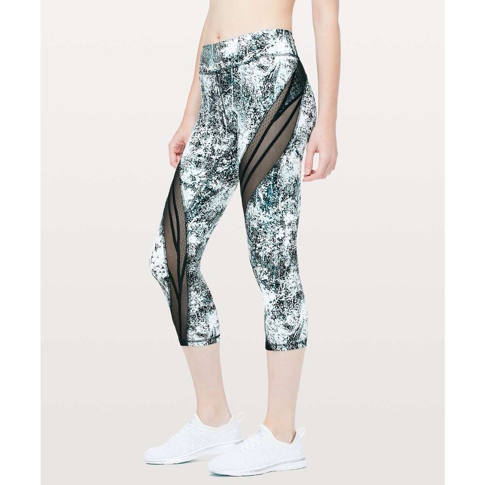 EUC Lululemon Never Still Crop *21" size 12